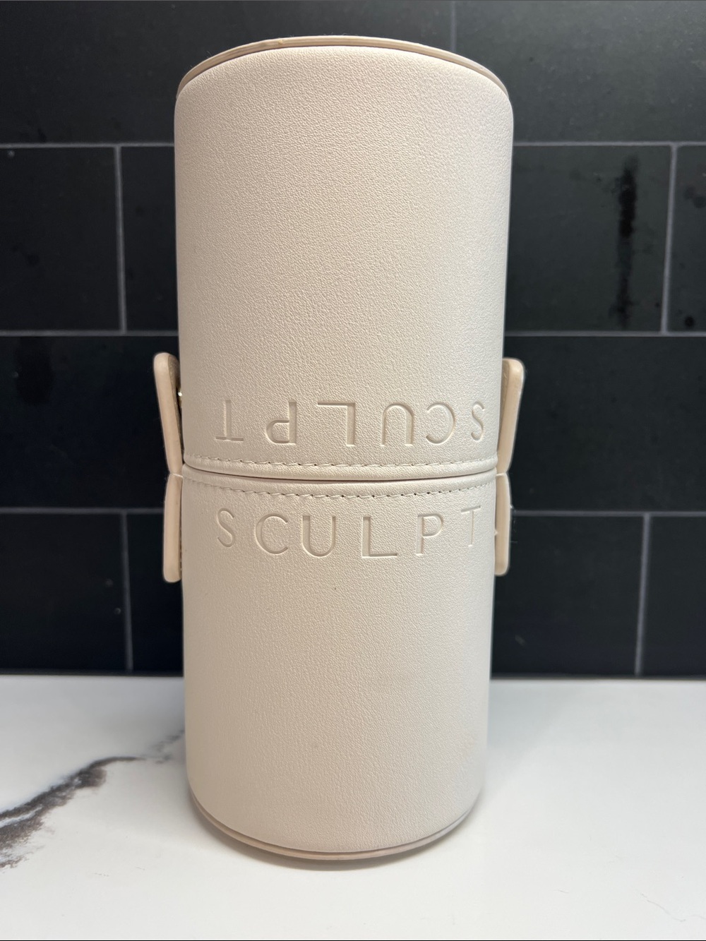 SCULPT MAKEUP BRUSH CYLINDER CASE